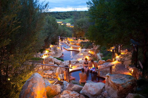 Peninsula Hot Springs Tour With Restaurant Lunch & Gondola Ride - Attractions 2